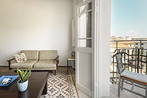 Vintage Charm 1BR Apt w Balcony & View