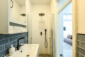Vintage Charm 1BR Apt w Balcony & View