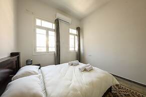 Vintage Charm 1BR Apt w Balcony & View