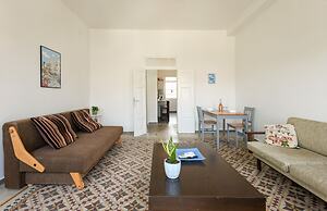 Vintage Charm 1BR Apt w Balcony & View