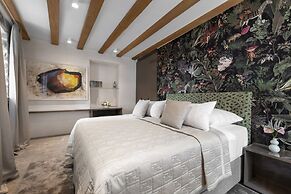 Sea Rocks Residence