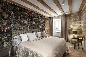Sea Rocks Residence