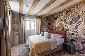 Sea Rocks Residence