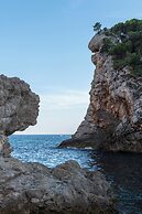 Sea Rocks Residence