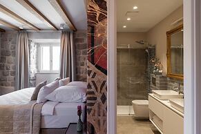 Sea Rocks Residence