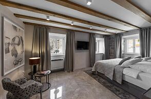 Sea Rocks Residence
