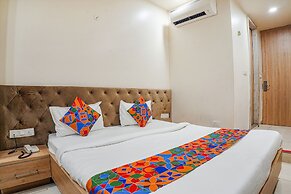Fabhotel Om Palace