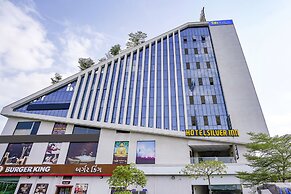 Fabhotel Silver Inn