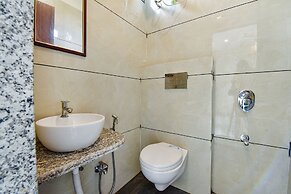 Fabhotel Diamond I
