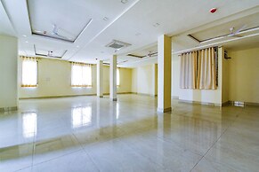 Fabhotel Diamond I