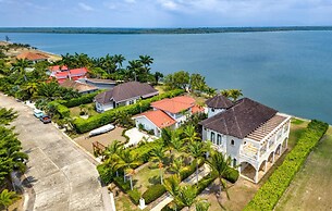 Villa Castello- Water Views Resort Amenities