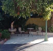 Yambil Inn Motel