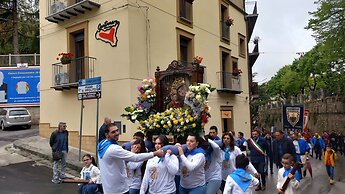 Cantunera Sicilian Room