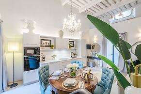 Gallo Cedrone a Home With Outdoor