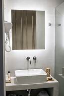 Theros Suites
