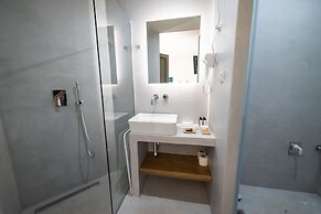 Theros Suites