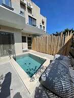 Theros Suites