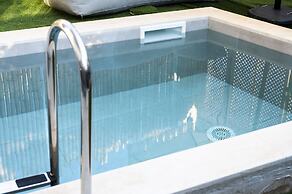 Theros Suites
