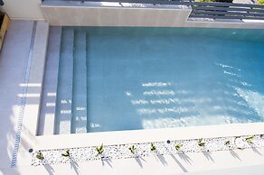 Theros Suites