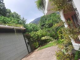 Hillcrest Villa