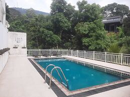 Hillcrest Villa