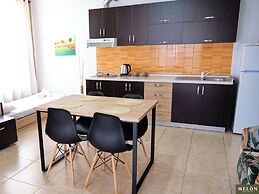 Kondo Stays - Melon Apartments