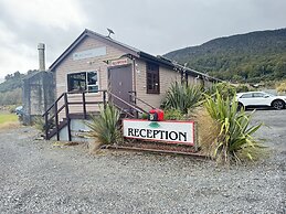 The Crossing Lodge and Backpackers