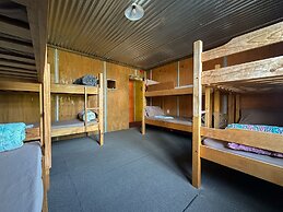 The Crossing Lodge and Backpackers