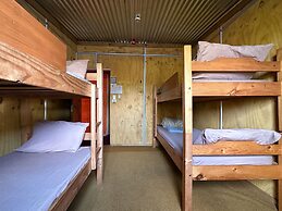 The Crossing Lodge and Backpackers
