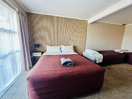 The Crossing Lodge and Backpackers