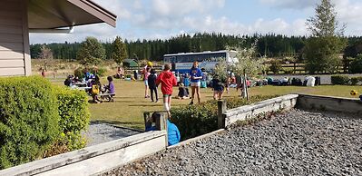 The Crossing Lodge and Backpackers