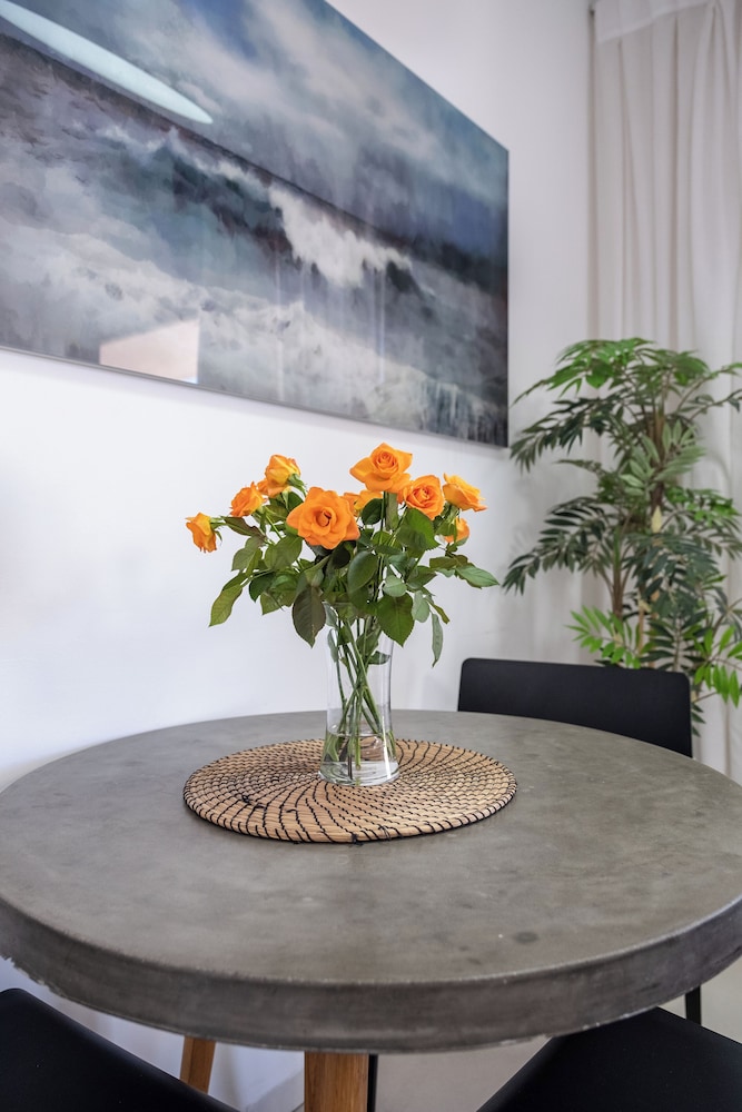 Stylish 1BR Beach-Front Apt w Sea View