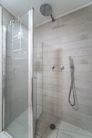 Stylish 1BR Beach-Front Apt w Sea View