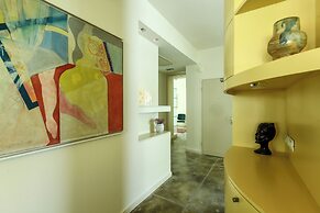 Spacious & Green 3BR Apt w Balcony