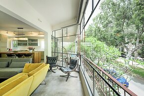Spacious & Green 3BR Apt w Balcony