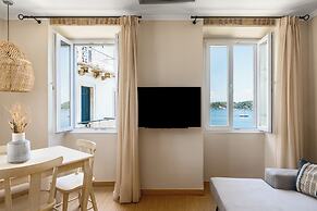 Fotiadis Family Luxury Suites by Konnect