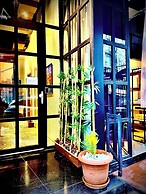 Mates Port Hotel