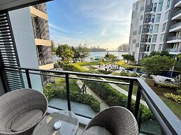 Modern apartment at Cassia by Lofty