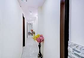 Roomshala 035 Premium Inn Noida Sec 15