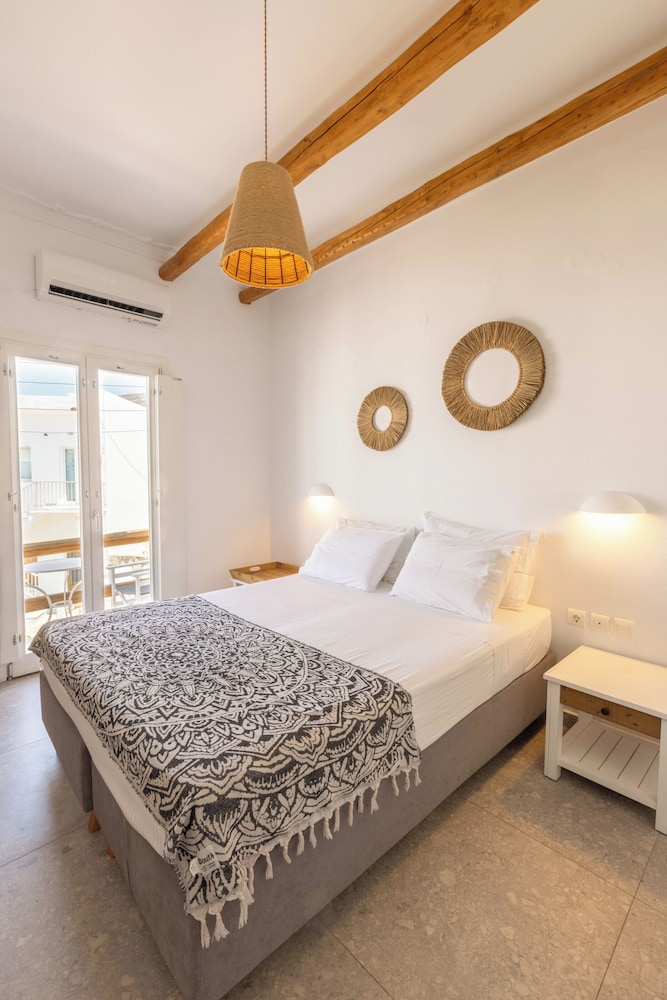 Parosquare Central Suites