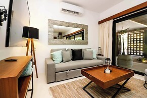 Charming Jungle Apartment Rooftop BBQ