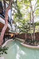 Charming Jungle Apartment Rooftop BBQ