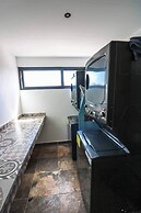 Charming Jungle Apartment Rooftop BBQ