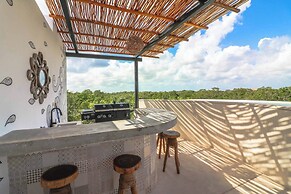 Charming Jungle Apartment Rooftop BBQ