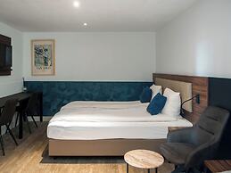 Amsterdam Lake Hotel
