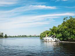 Amsterdam Lake Hotel