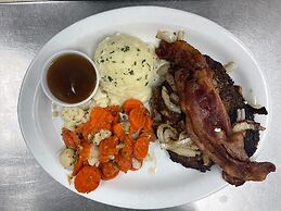 Bears Den Lounge and Motel