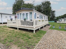 Seashell Lodge, 50 Foxburrow Hang