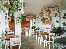 Mambo Hill Resort