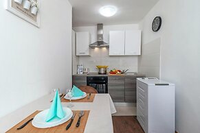 Seafront Apartment Sanja